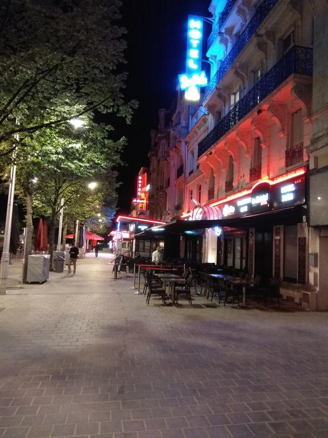 Le Monopole Hotell Reims Eksteriør bilde