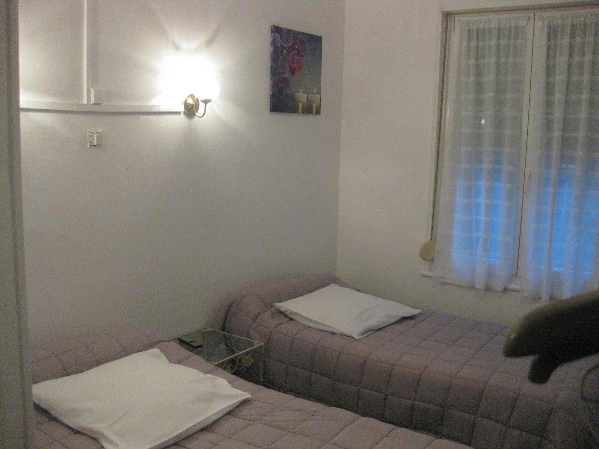 Le Monopole Hotell Reims Eksteriør bilde